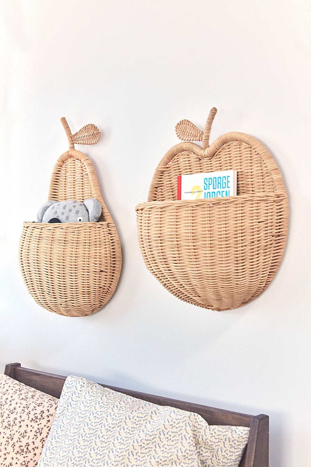 apple wall basket 2