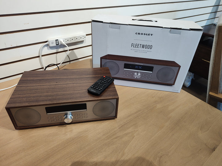 fleetwood clock radio cd player in walnut 8